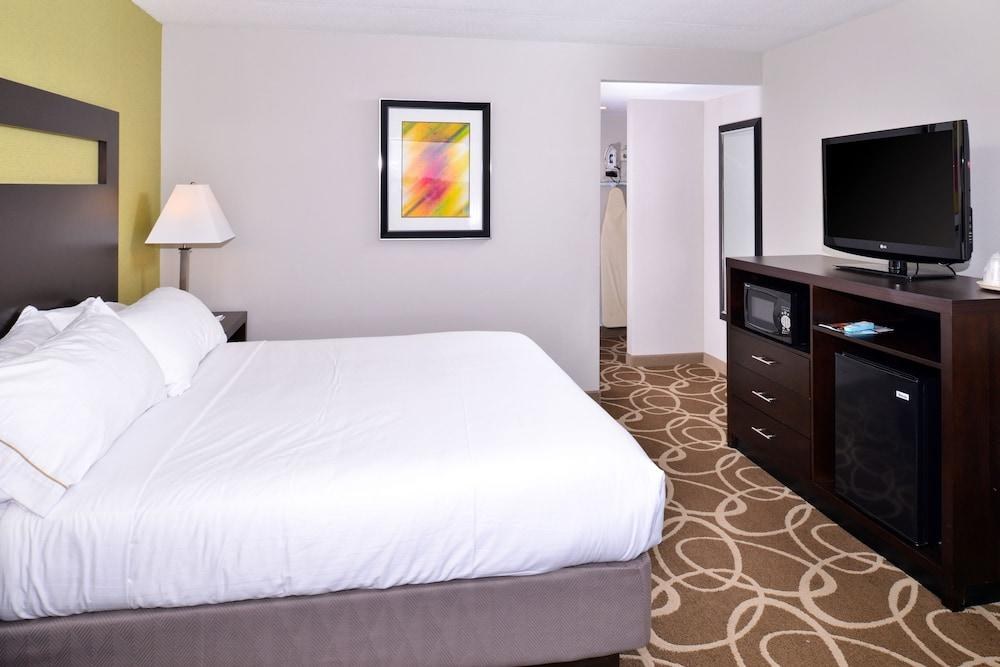 Elimwood Hotel, A Ramada by Wyndham photo 2