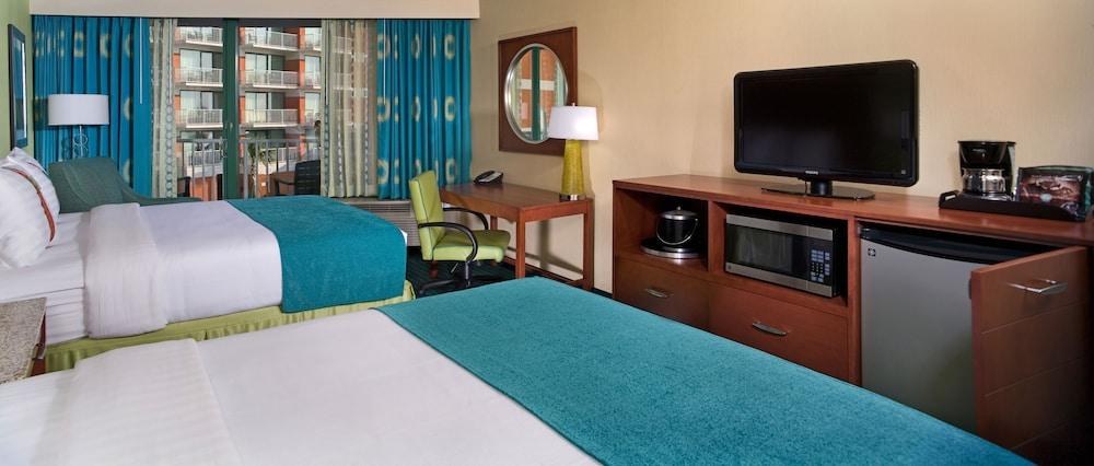 HOLIDAY INN & SUITES VIRGINIA BEACH - NORTH BEACH photo 3