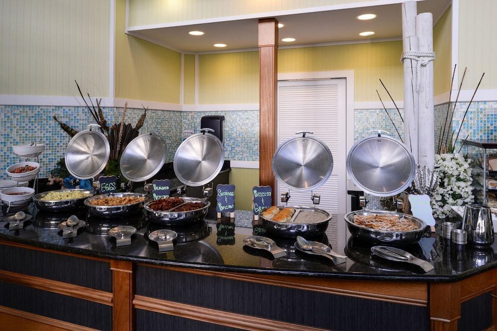 HOLIDAY INN VA BEACH-OCEANSIDE (21ST ST) photo 2