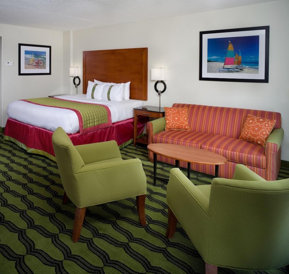 HOLIDAY INN VA BEACH-OCEANSIDE (21ST ST) photo 4
