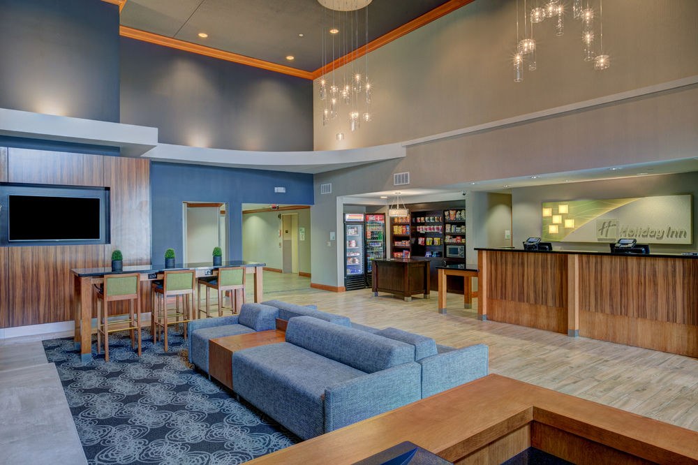 HOLIDAY INN & SUITES MILWAUKEE AIRPORT