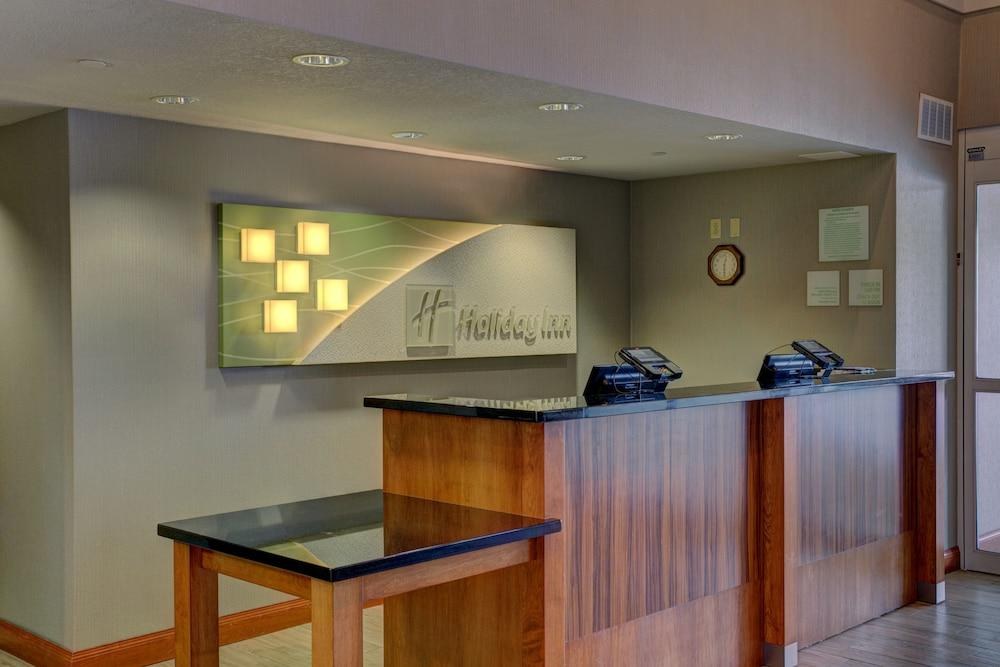 HOLIDAY INN & SUITES MILWAUKEE AIRPORT photo 4