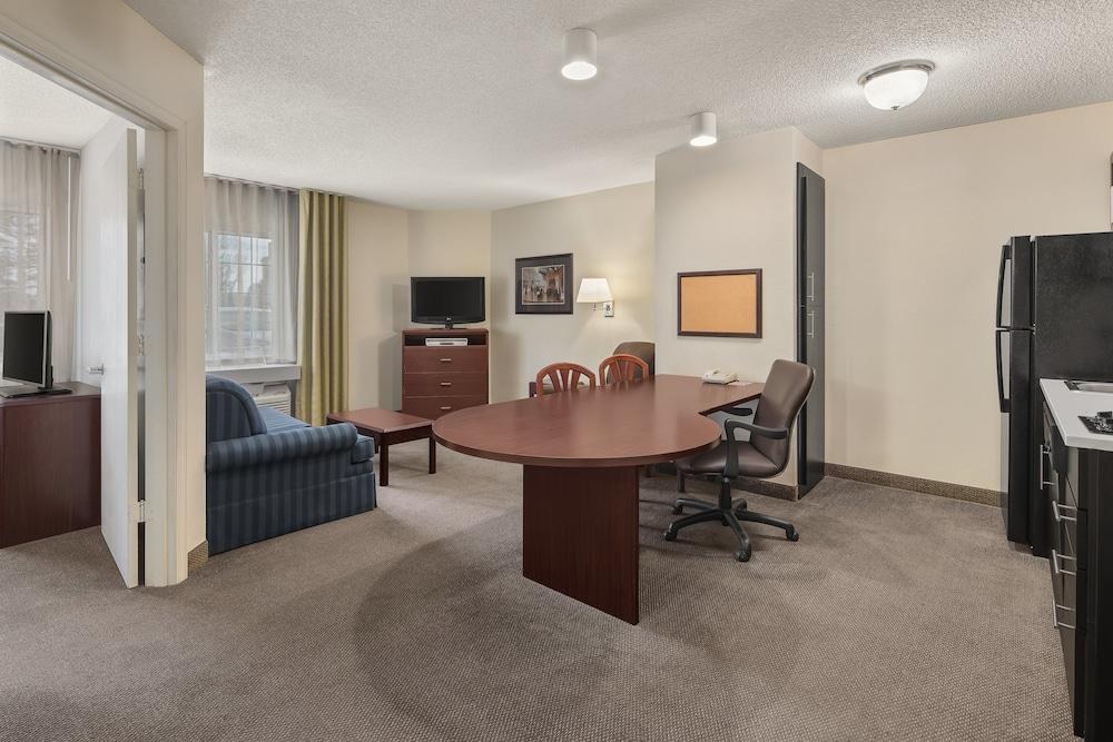 CANDLEWOOD SUITES RALEIGH CRABTREE photo 4