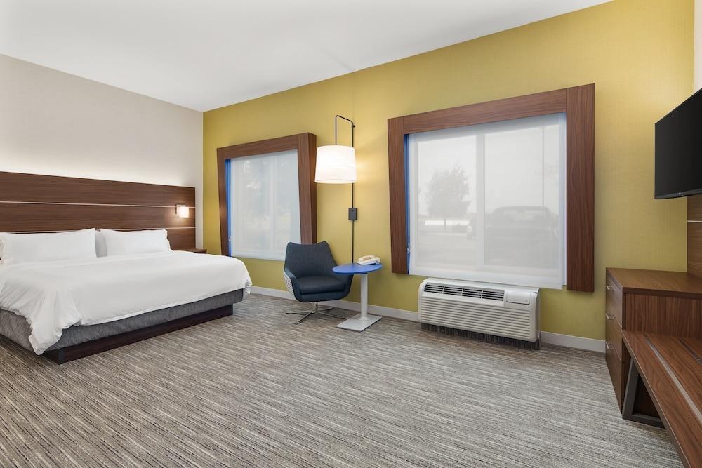 HOLIDAY INN EXPRESS & SUITES SACRAMENTO AIRPORT NATOMAS photo 4
