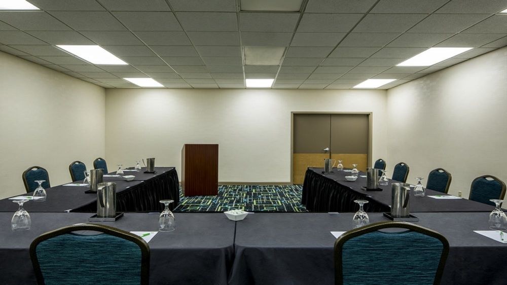 HOLIDAY INN PALM BEACH-AIRPORT CONF CTR photo 1