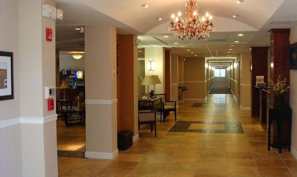 HOLIDAY INN EXPRESS WEST PALM BEACH METROCENTRE photo 3