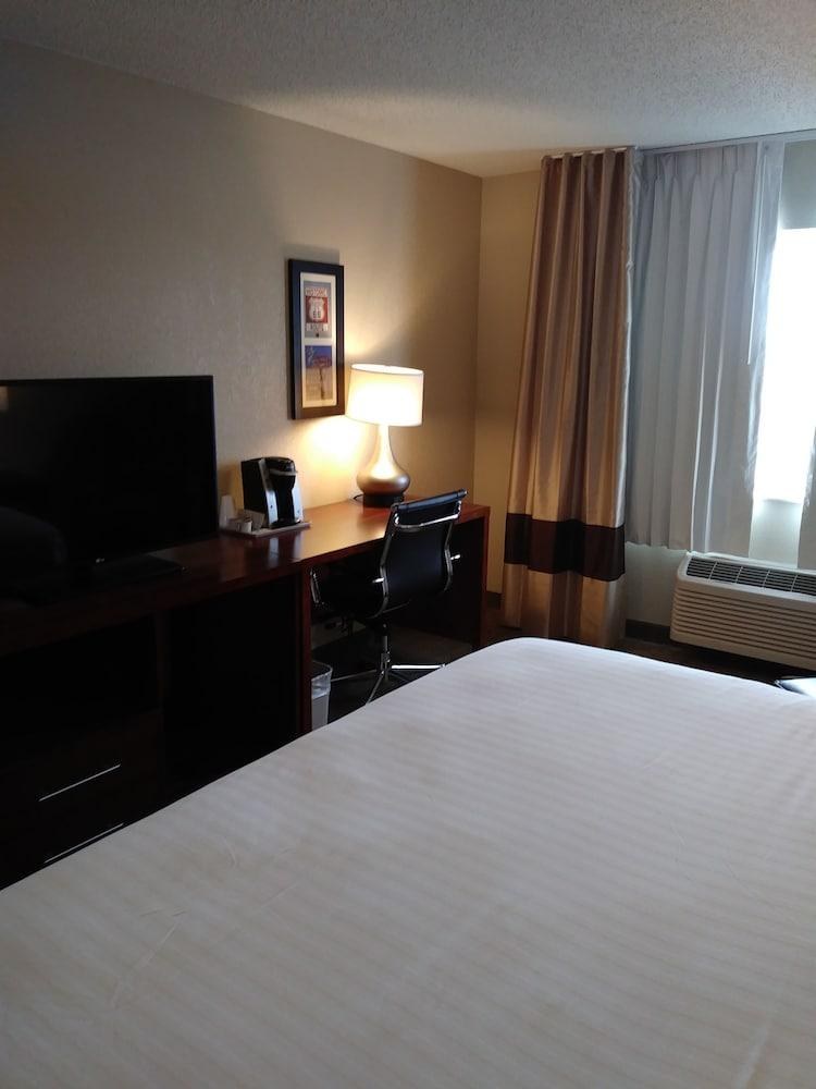 Comfort Inn South Tulsa Woodland Hills photo 4