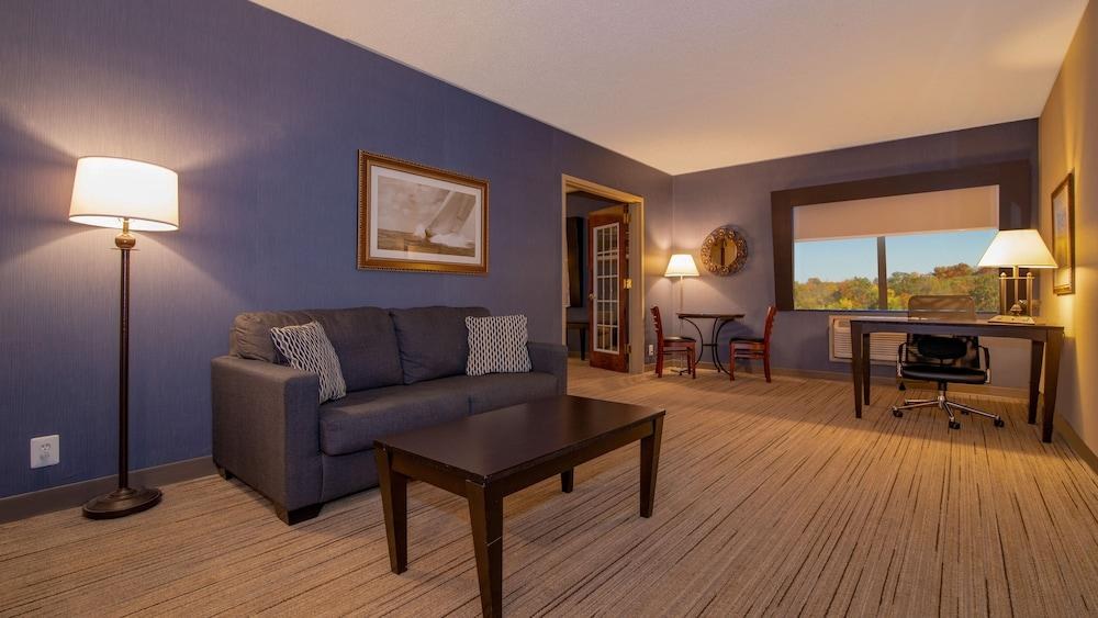 HOLIDAY INN EXPRESS STONY BROOK-LONG ISLAND photo 4