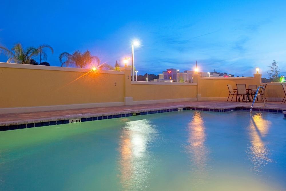 HOLIDAY INN EXPRESS & SUITES CHAFFEE-JACKSONVILLE WEST photo 3