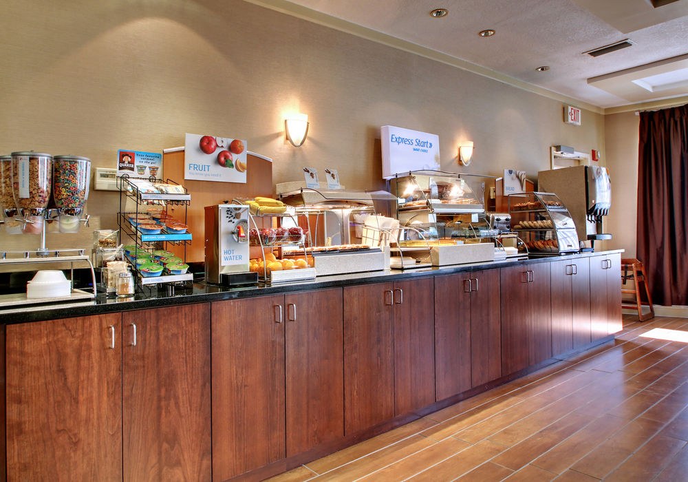 HOLIDAY INN EXPRESS & SUITES JACKSONVILLE SOUTH - I-295