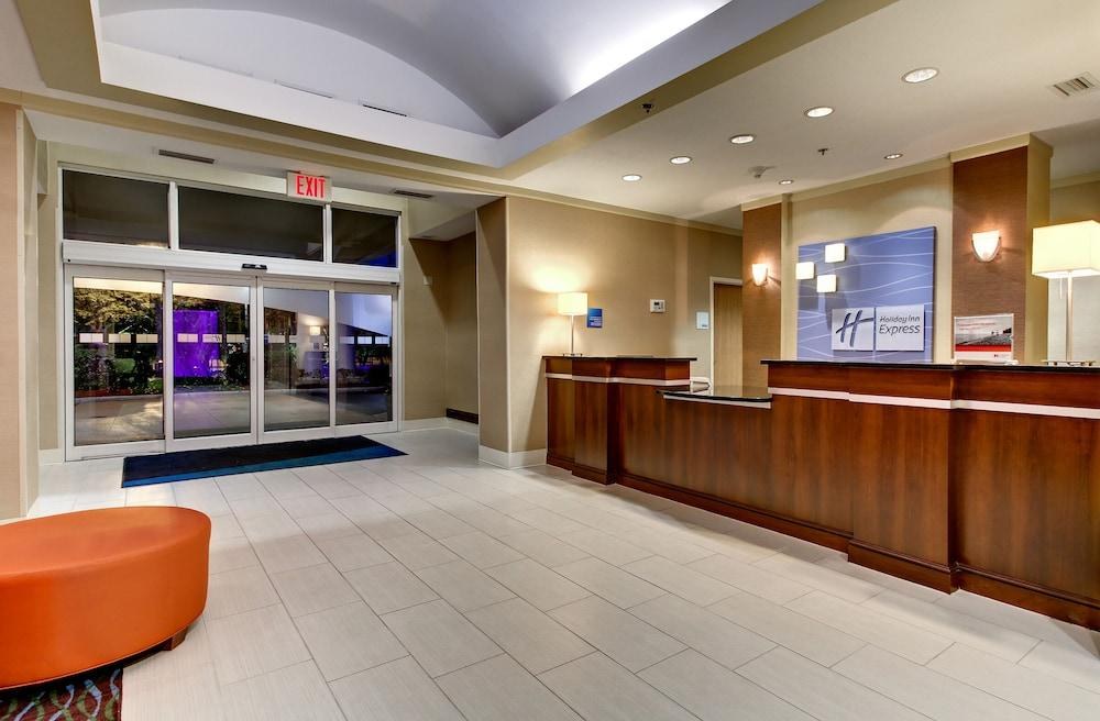 HOLIDAY INN EXPRESS & SUITES JACKSONVILLE SOUTH - I-295 photo 2