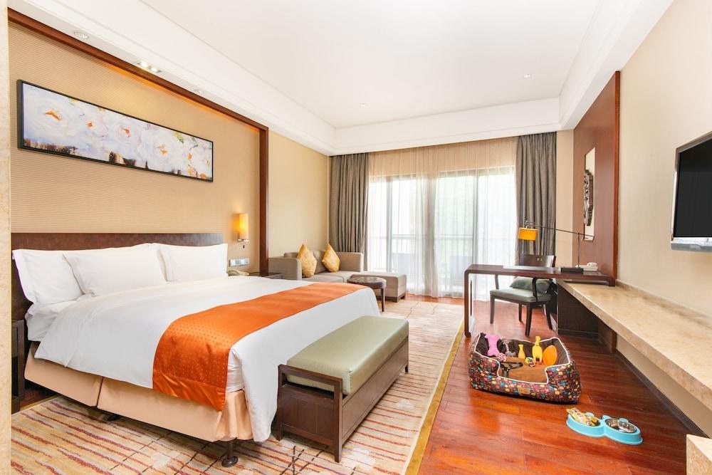 HOLIDAY INN RESORT CHAOHU HOT SPRING photo 2