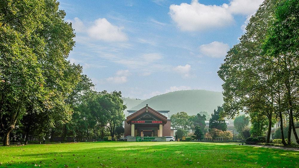 HOLIDAY INN RESORT CHAOHU HOT SPRING photo 3
