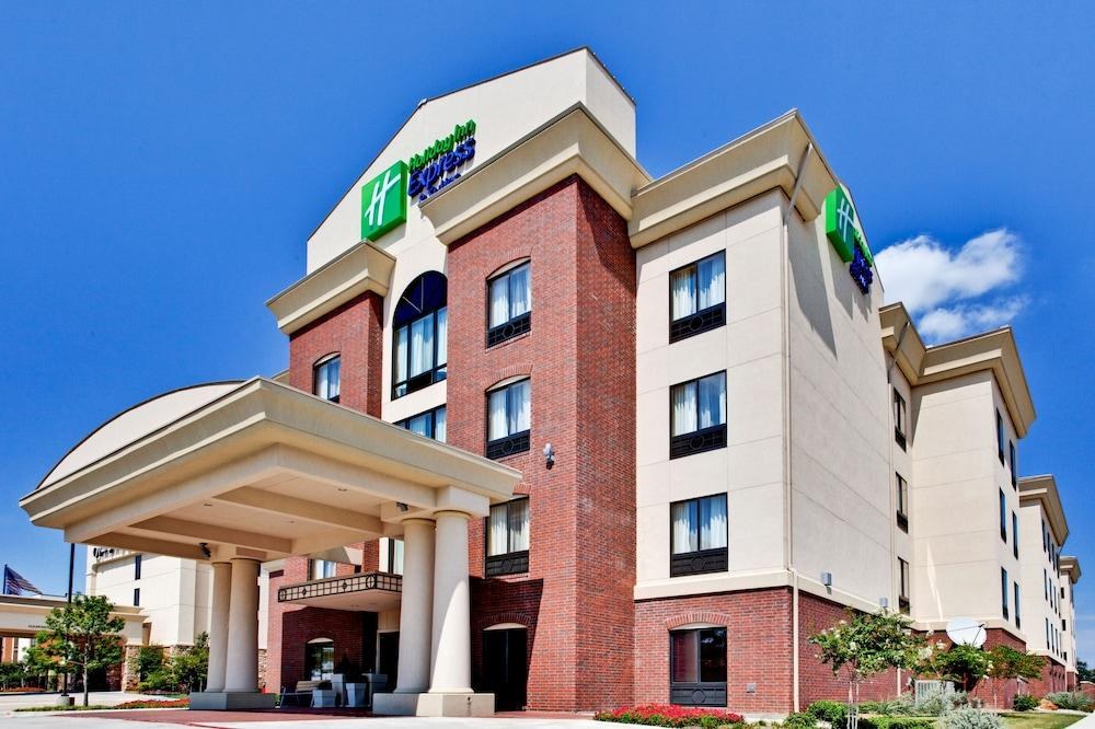 HOLIDAY INN EXPRESS HOTEL & SUITES DFW WEST - HURST photo 3