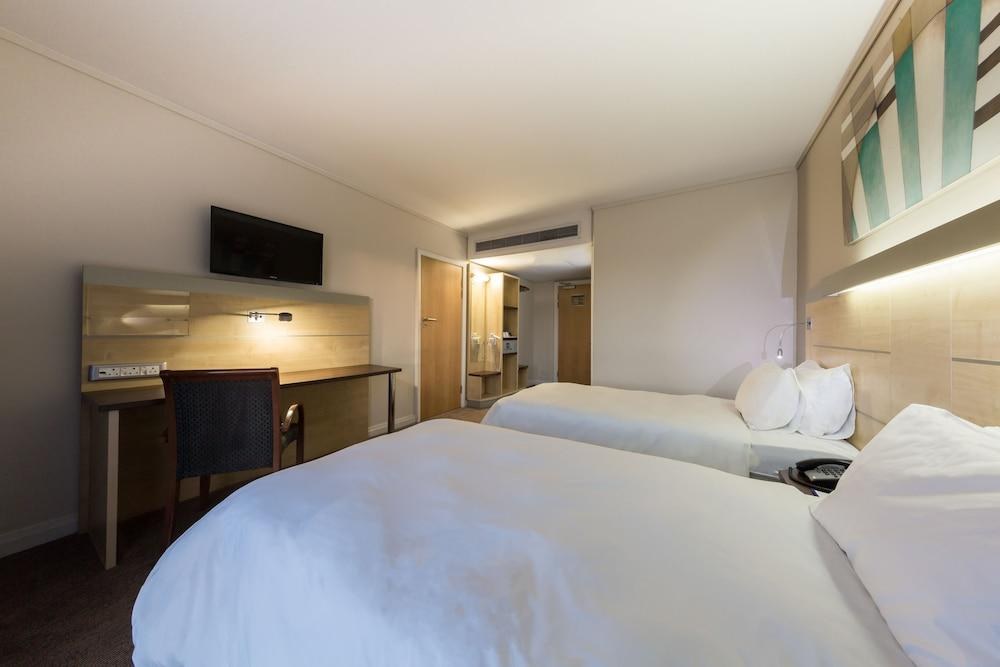 HOLIDAY INN EXPRESS SANDTON - WOODMEAD photo 2