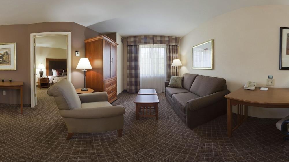 STAYBRIDGE SUITES CHANTILLY DULLES AIRPORT photo 2