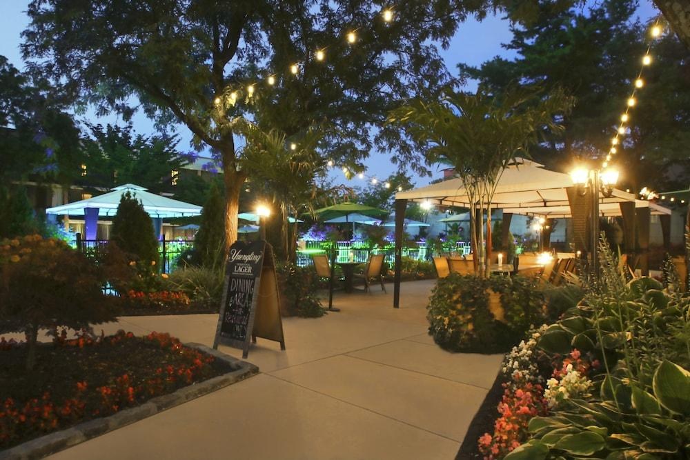 HOLIDAY INN WESTBURY-LONG ISLAND photo 4