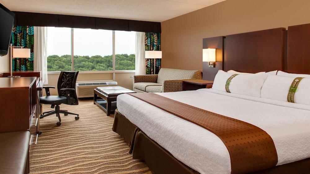 HOLIDAY INN & SUITES OVERLAND PARK-WEST photo 4