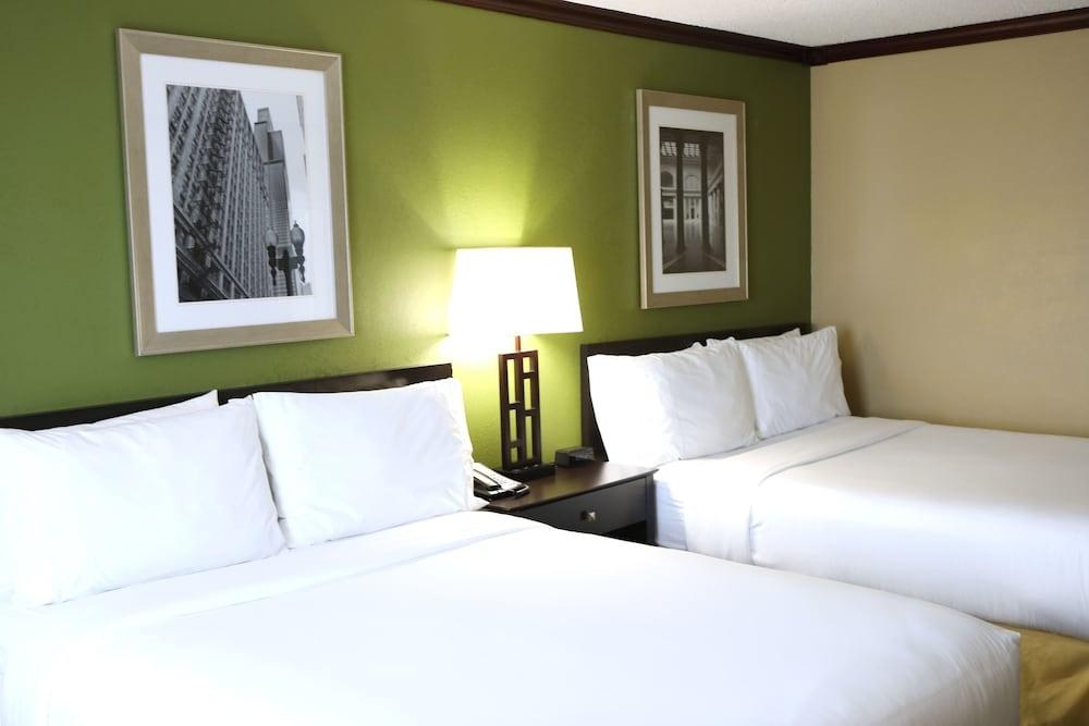 HOLIDAY INN CHICAGO OAKBROOK photo 4