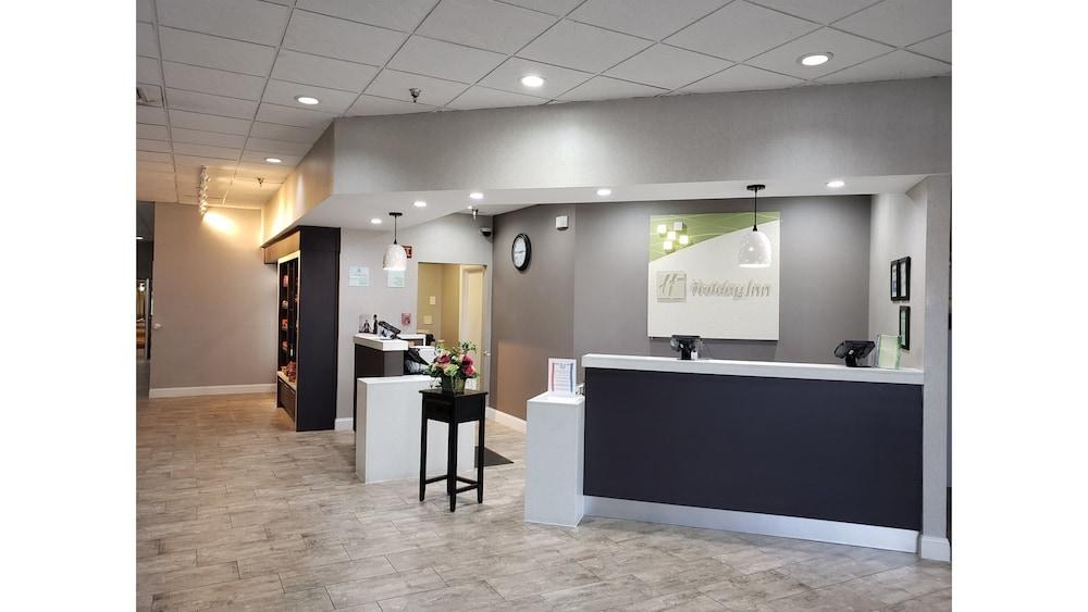 HOLIDAY INN HUNTSVILLE-RESEARCH PARK photo 2