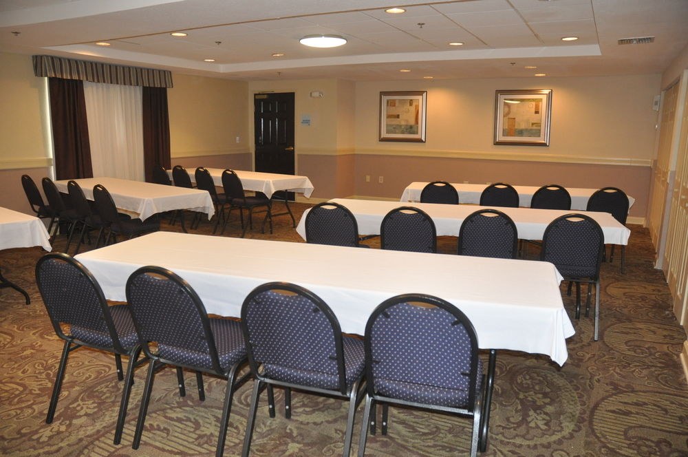 HOLIDAY INN EXPRESS & SUITES SARASOTA EAST - I-75
