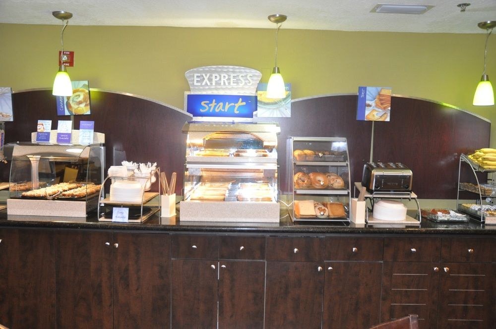 HOLIDAY INN EXPRESS & SUITES SARASOTA EAST - I-75 photo 1