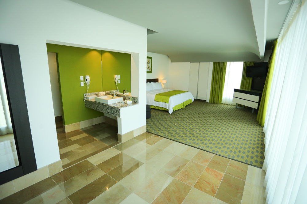 HOLIDAY INN QUERETARO ZONA KRYSTAL