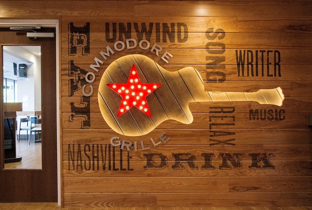 HOLIDAY INN NASHVILLE-VANDERBILT (DWTN) photo 4