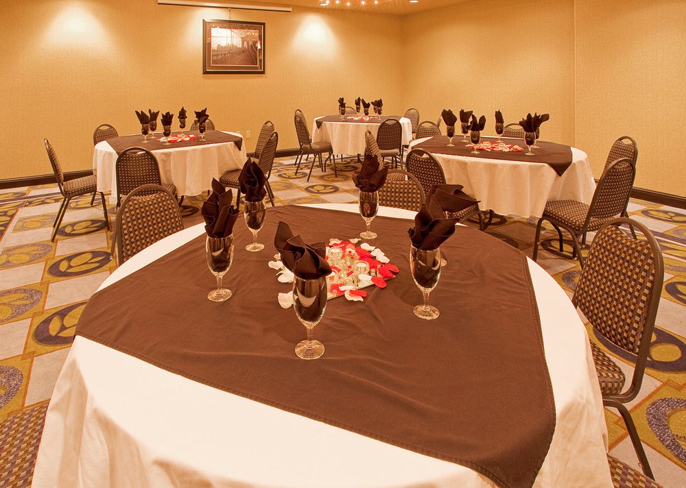 HOLIDAY INN FORT WORTH NORTH-FOSSIL CREEK photo 1