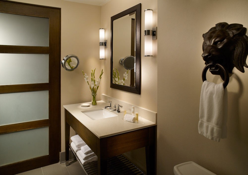 CROWNE PLAZA CHARLESTON AIRPORT - CONV CTR