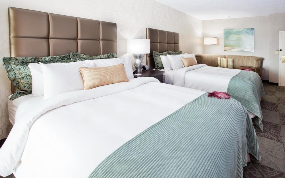 CROWNE PLAZA CHARLESTON AIRPORT - CONV CTR photo 4