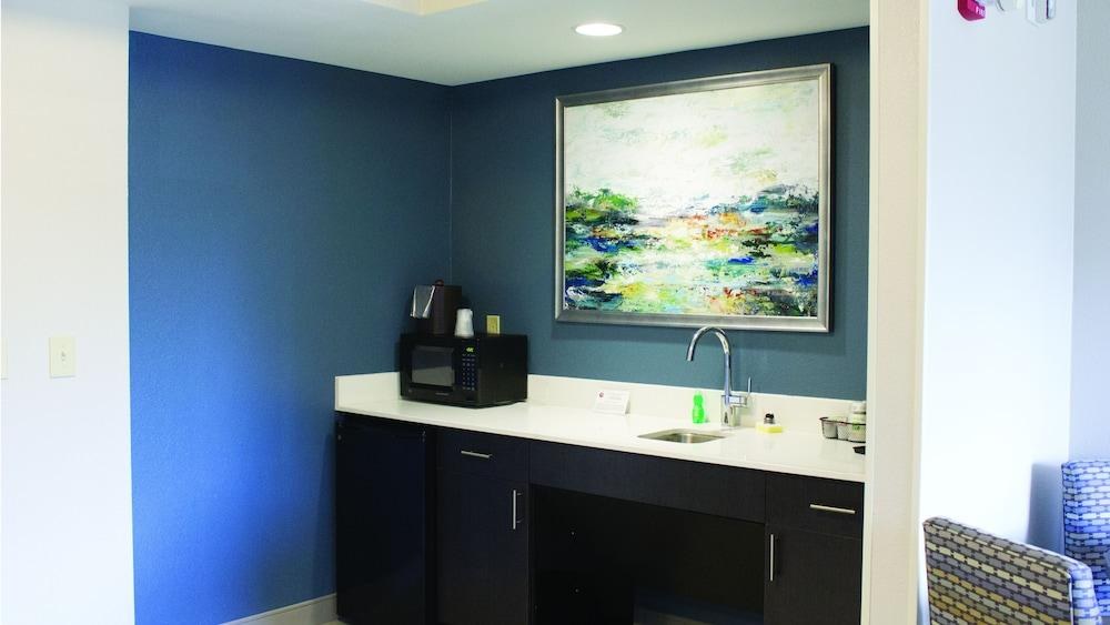 HOLIDAY INN HOTEL & SUITES TALLAHASSEE CONFERENCE CTR N photo 2
