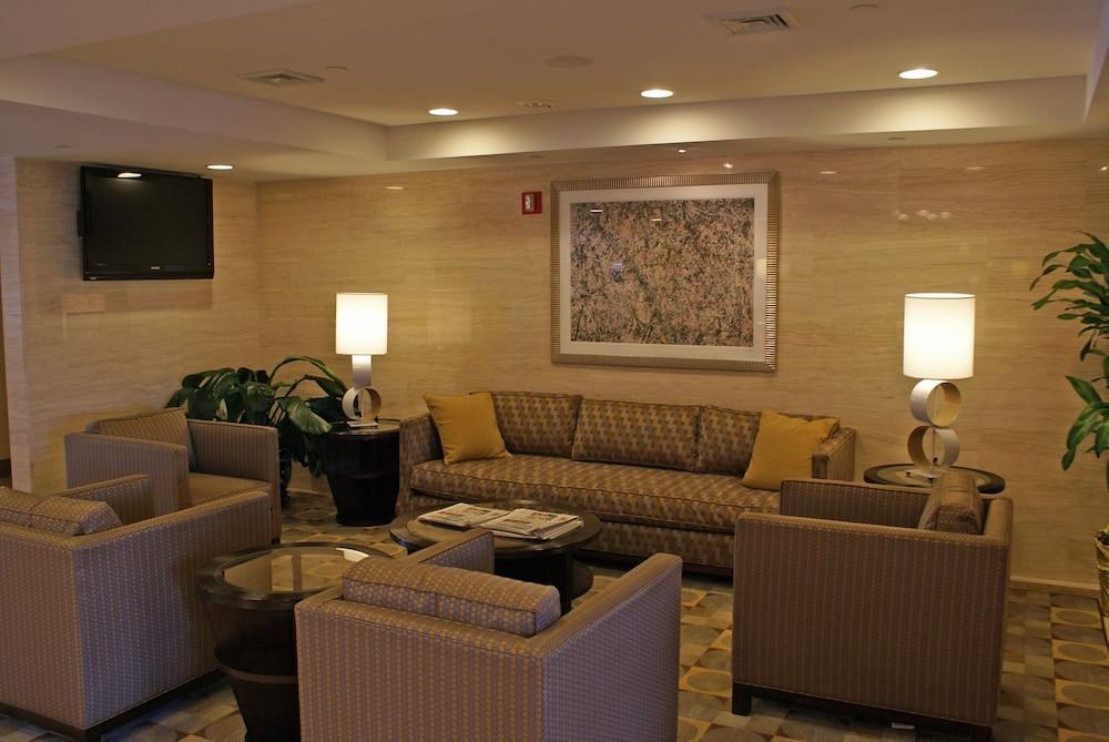 HOLIDAY INN EXPRESS QUEENS - MASPETH photo 3