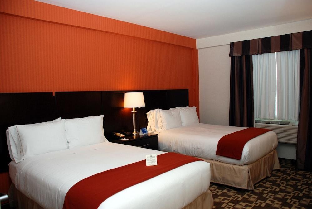 HOLIDAY INN EXPRESS QUEENS - MASPETH photo 4