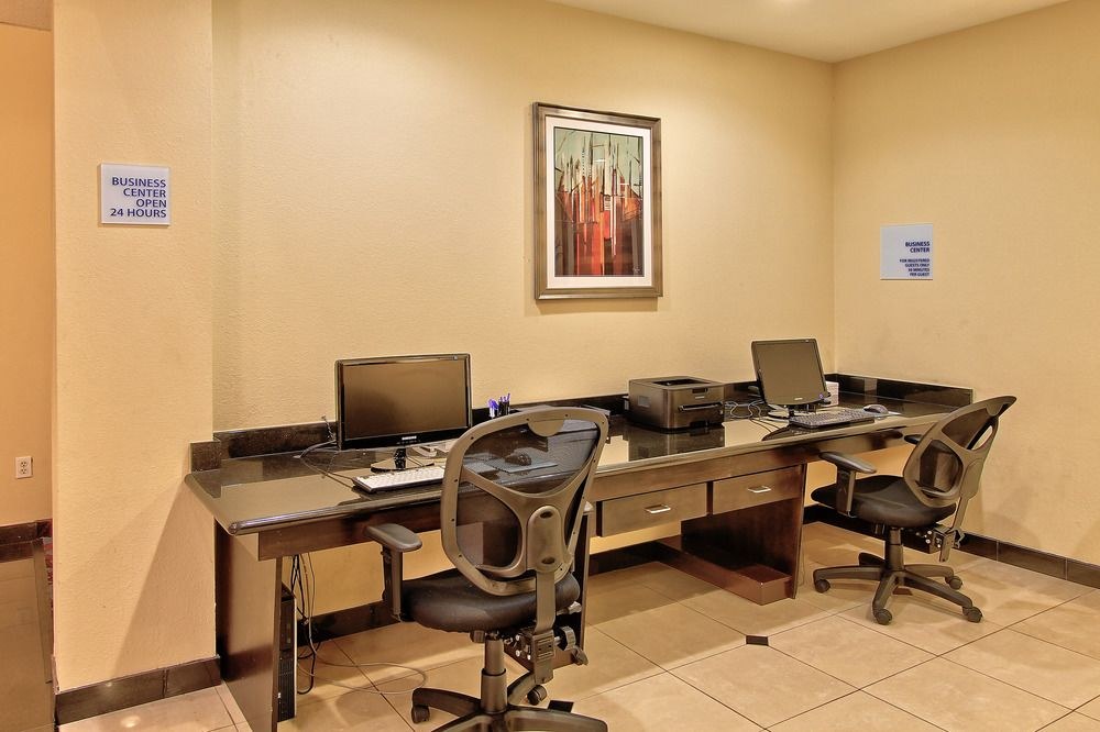 HOLIDAY INN EXPRESS AND SUITES HOUSTON DWTN CONV C