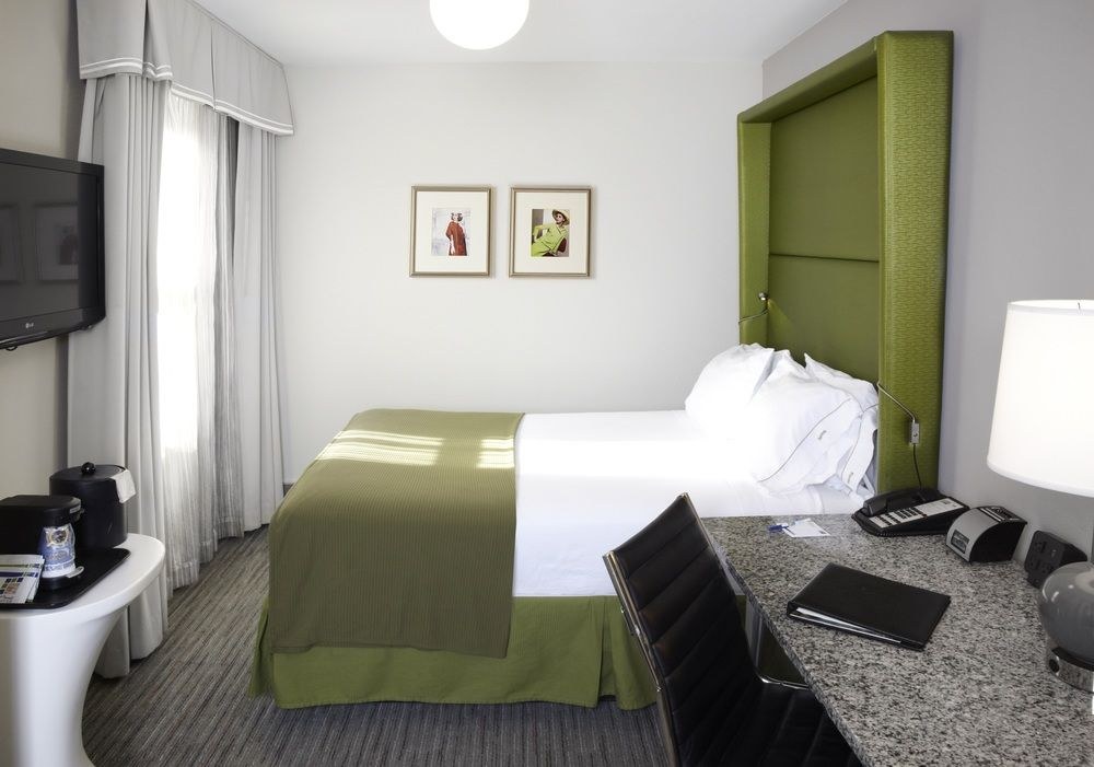 HOLIDAY INN EXPRESS CHICAGO - MAGNIFICENT MILE