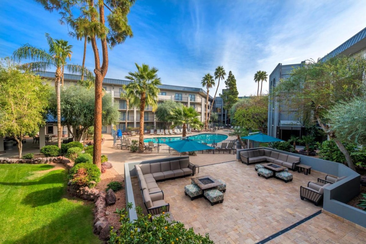 HOLIDAY INN & SUITES PHOENIX AIRPORT NORTH, AN IHG HOTEL