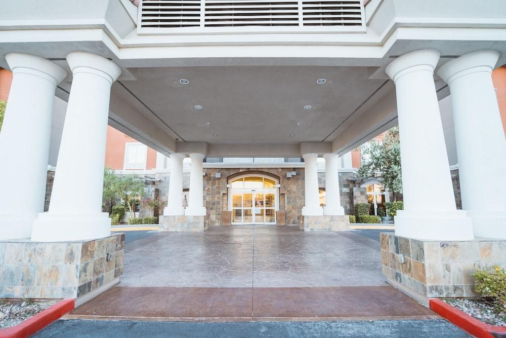 HOLIDAY INN EXPRESS & SUITES LAS VEGAS SW - SPRING VALLEY photo 3