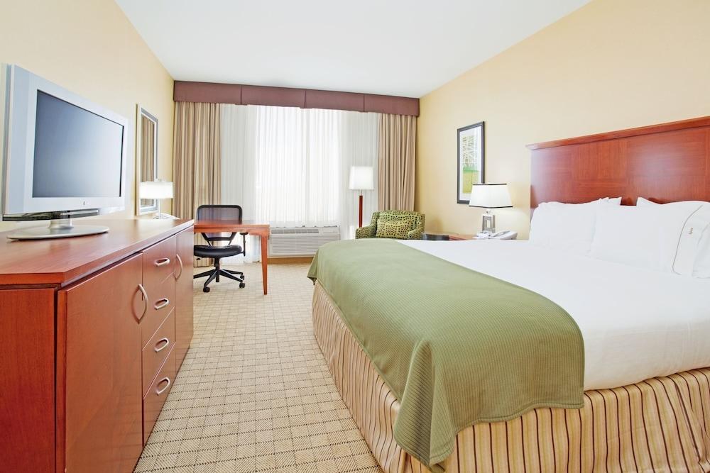 HOLIDAY INN EXPRESS HOTEL & SUITES DENVER AIRPORT photo 3