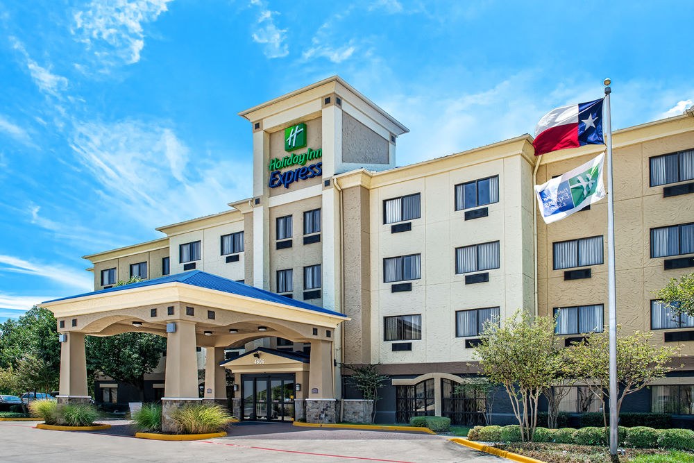 HOLIDAY INN EXPRESS & SUITES FORT WORTH SOUTHWEST (I-20)
