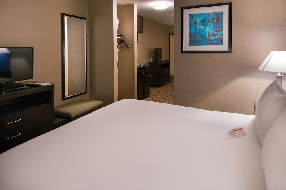 HOLIDAY INN EXPRESS & SUITES PASADENA - LOS ANGELES photo 2