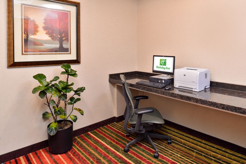 HOLIDAY INN & SUITES OVERLAND PARK-CONV CTR photo 1
