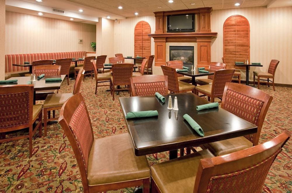 HOLIDAY INN & SUITES OVERLAND PARK-CONV CTR photo 4