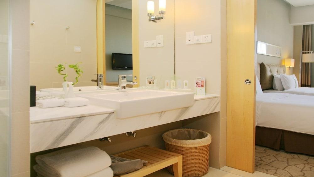 HOLIDAY INN BEIJING DESHENGMEN photo 2