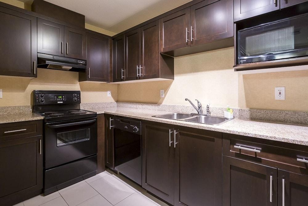 HOLIDAY INN EXPRESS HOTEL & SUITES RIVERPORT RICHMOND photo 3