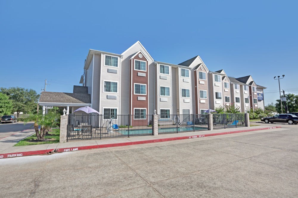 MICROTEL INN & SUITES BY WYNDHAM HOUSTON photo 1