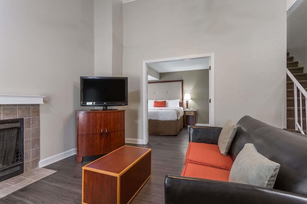 HAWTHORN SUITES BY WYNDHAM NORTH CHARLESTON SC photo 2