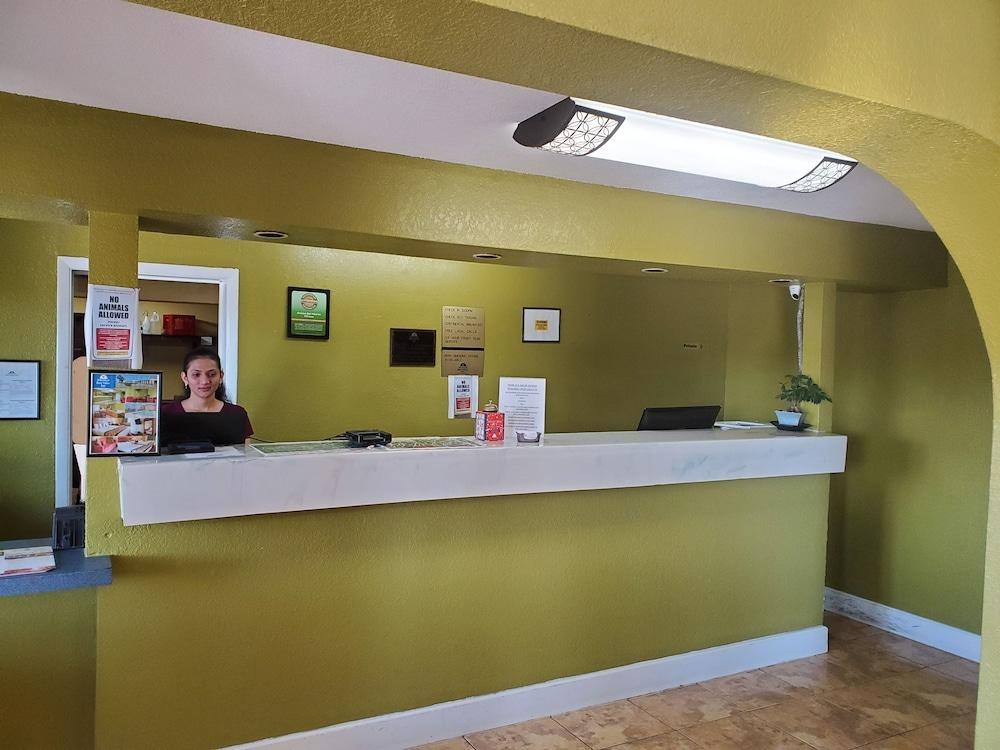 AMERICAS BEST VALUE INN - AT&T CENTER photo 3