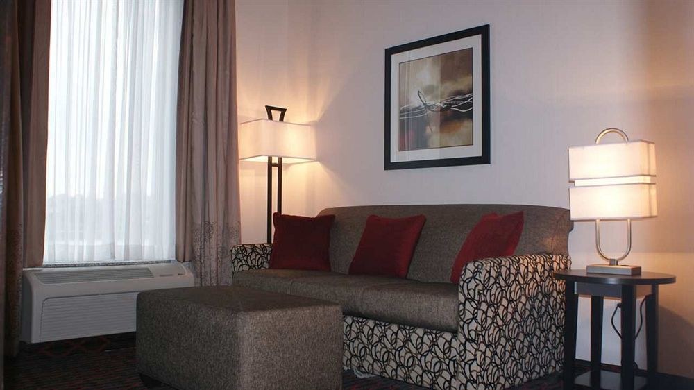 Hampton Inn by Hilton Fort Saskatchewan photo 1