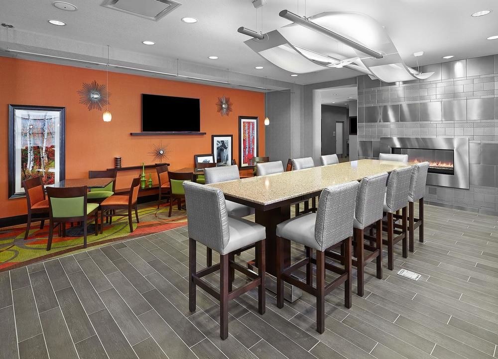 Hampton Inn by Hilton Calgary Airport North photo 1